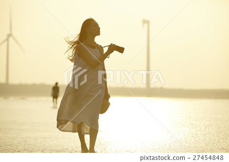 在台灣高見濕地觀光的女人 27454848