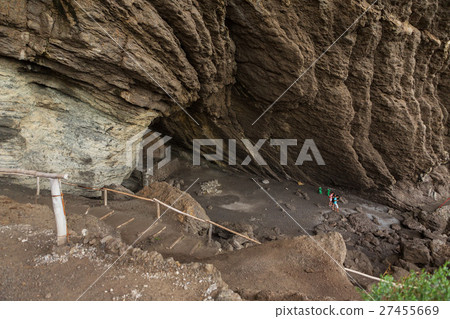 Vinoteca Golitsyn grotto Chaliapin in mountain Vinoteca Golitsyn grotto Chaliapin in mountain 27455669