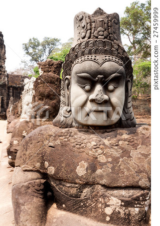 Asura statue of milkwater agitation in front of Angkor · Tom Namdaemun 27459999