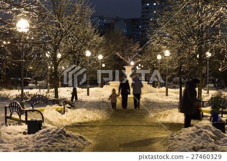Winter park at night in Moscow, Russia 27460329