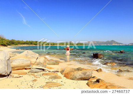 Beautiful women on the beach in Samae san island Beautiful women on the beach in Samae san island 27460737