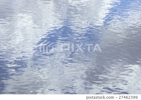 Sky in water pool Sky in water pool 27462399