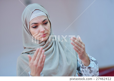 muslim woman praying in mosque muslim woman praying in mosque 27462412
