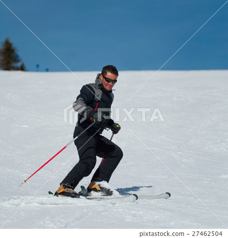 Skier on easy slope 27462504