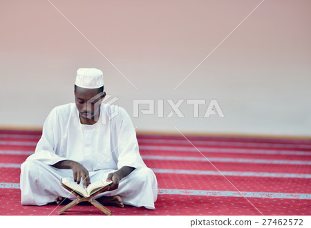 African Muslim Man Praying To God 27462572