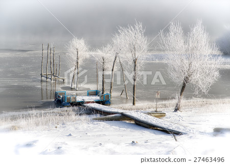 Lake covered by ice 27463496