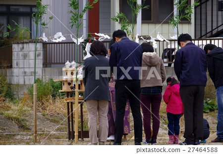 Grounds ceremony and hometown ceremony and family 27464588