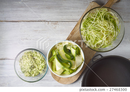 Raw zucchini noodles on the white wooden table 27468300