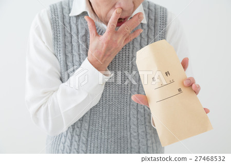 Senior white back watching salary bag Senior white back watching salary bag 27468532
