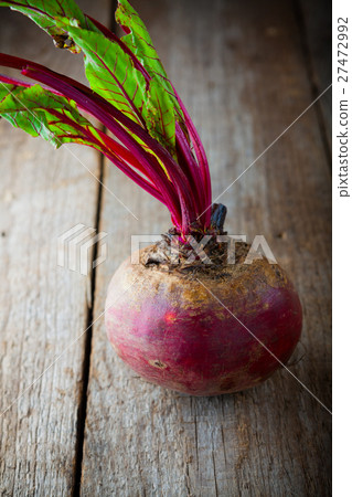 照片素材(图片): raw organic beet