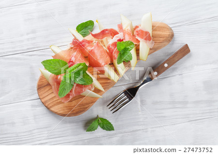 Fresh melon with prosciutto and mint 27473752