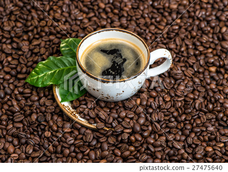 Black coffee with green leaves caffee beans backgr 27475640