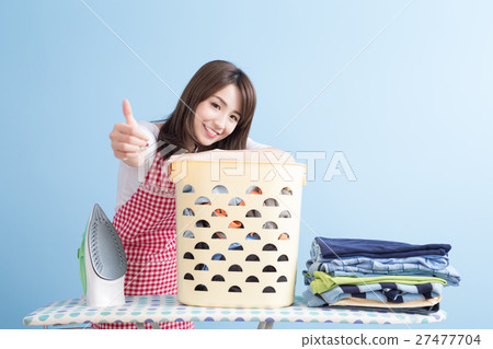 beauty housewife thumb up 27477704