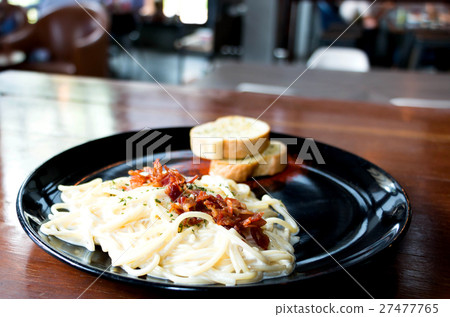 traditional spaghetti carbonara traditional spaghetti carbonara 27477765