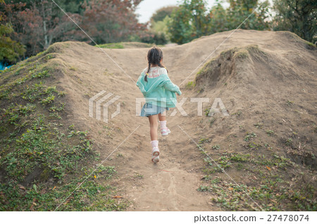 child, kid, younger 27478074