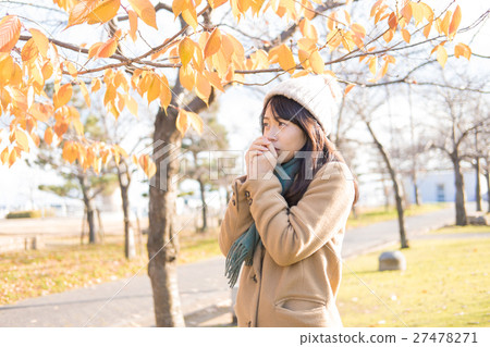 Frozen women Frozen women 27478271