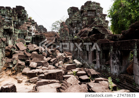 Places where the building of Preia Kang of Angkor remains group collapses Places where the building of Preia Kang of Angkor remains group collapses 27478635