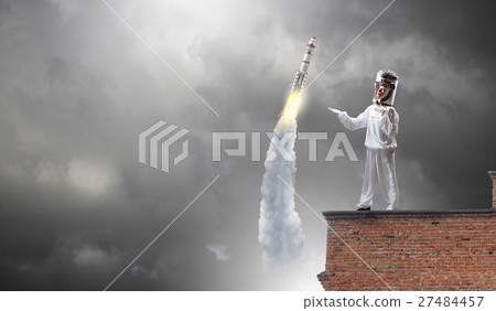 Dreaming to explore space 27484457