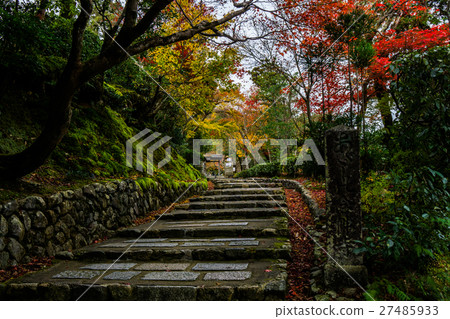 Kyoto Nenbutsuji Temple approach 27485933
