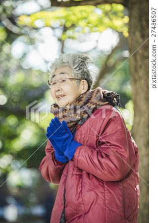 Senior female to meet 27486507