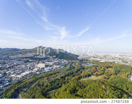 豐平川和住宅區航空照片（南區，札幌市） 27487288