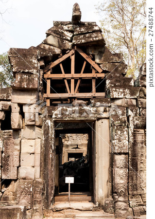 Banteay · Kudi temple in the Angkor monument group Collapse dangerous place Banteay · Kudi temple in the Angkor monument group Collapse dangerous place 27488744