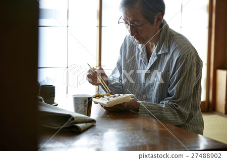 Elderly lunch box living alone Elderly lunch box living alone 27488902