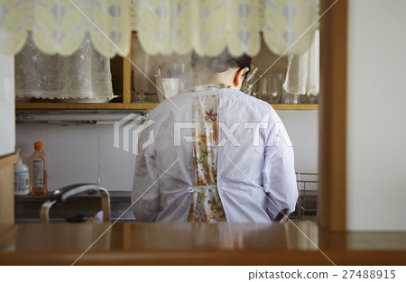 獨自生活和有老人菜的婦女 27488915