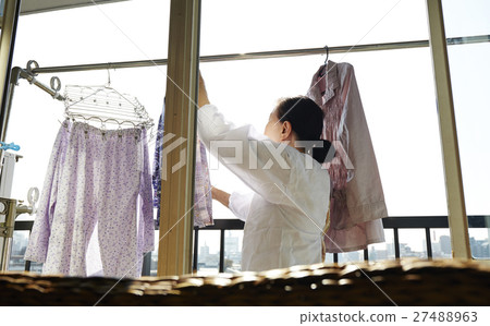 Women living alone living the elderly laundry 27488963