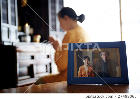 Elderly people living alone Photos memories 27489063
