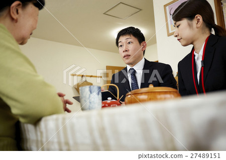 Counseling for elderly living alone 27489151