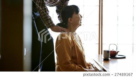 孤獨的夫妻生活在一起 孤獨的夫妻生活在一起 27489167