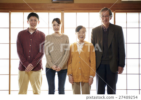 家庭兩代人的肖像 27489254