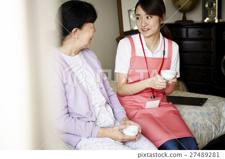 Visiting nursing care for elderly living alone 27489281