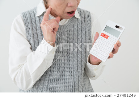 Senior white back with a calculator Senior white back with a calculator 27491249