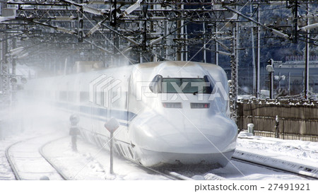 700系列穿過雪原的Yonehara站 27491921