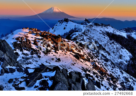 餘輝和富士山 來自南阿爾卑斯山 鳳凰山 照片素材 圖片 圖庫