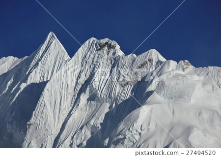 Sharp mountain ridge near mount Nuptse Sharp mountain ridge near mount Nuptse 27494520