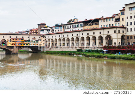 view of vasari corridor and old bridge from river 27500353