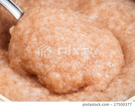 salty caviar of zander with spoon in tin close up 27500377