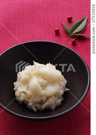 Yuri Rice Kinton 27510858