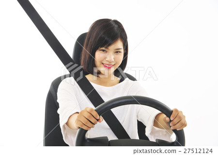 拿著把柄的婦女司機 拿著把柄的婦女司機 27512124