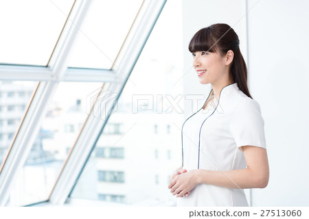 Young lady, esthetician, guide Young lady, esthetician, guide 27513060