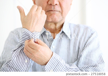 Lifestyle senior male hand 27518058