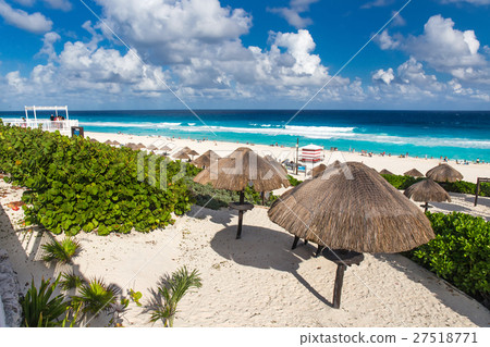 Playa Delfines 27518771