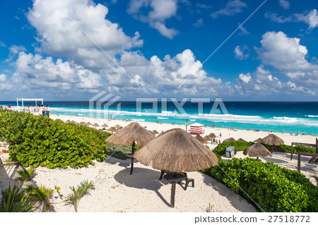 Playa Delfines 27518772