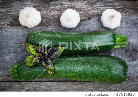 Fresh organic gardening vegetables 27518920