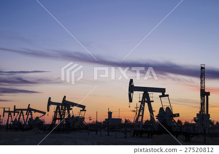 Oilfield during sunset Oilfield during sunset 27520812