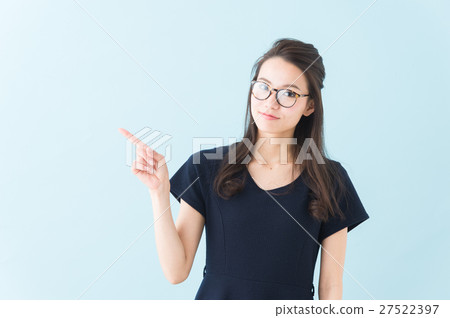 一件女人(藍色背景) 一件女人(藍色背景) 27522397