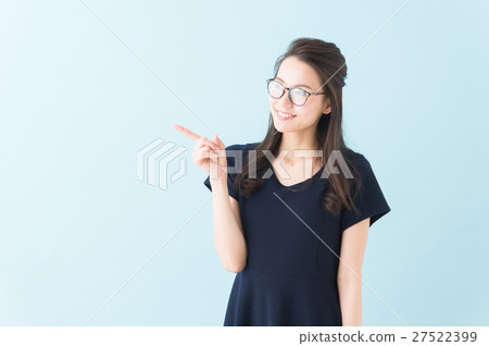 一件女人(藍色背景) 一件女人(藍色背景) 27522399